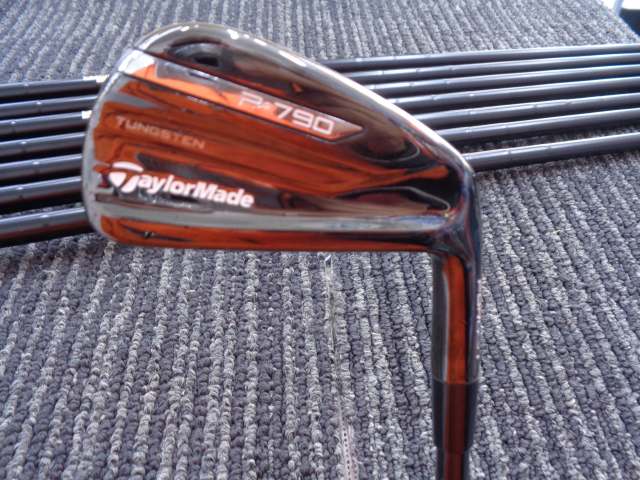 P790 BLACK DG105 BLACK テーラーメイド アイアンセット クラブ詳細